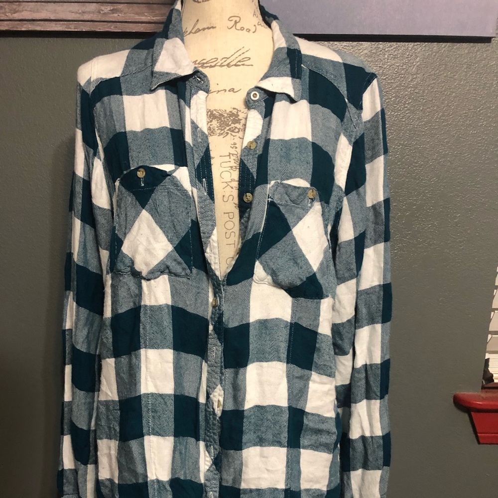 Long sleeve comfortable button up shirt